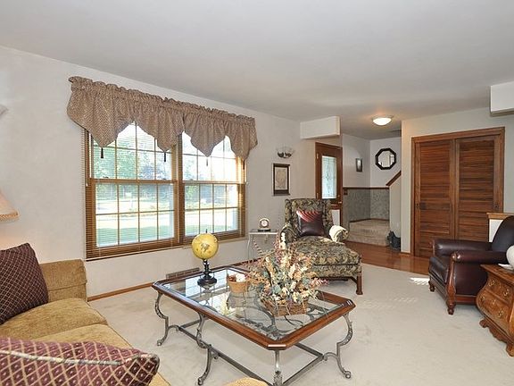 2nd image of W307S8553 Woodland Dr