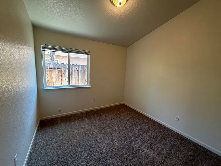 7565 Whitmore St — Photo 11