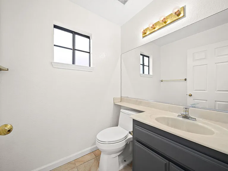 201 E Beacon St #A — Photo 14