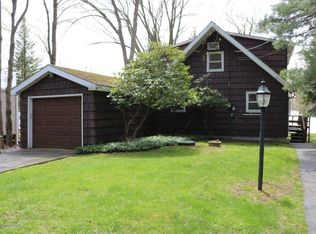 7698 Lake Shore Dr, Pocono Lake, PA 18347