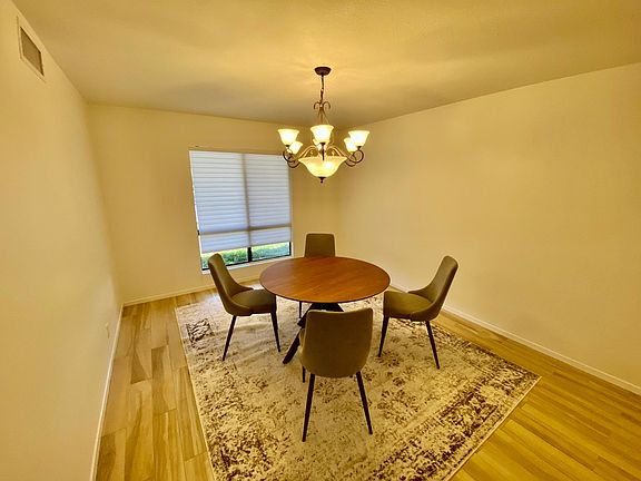 5th image of 890 Hartglen Ave