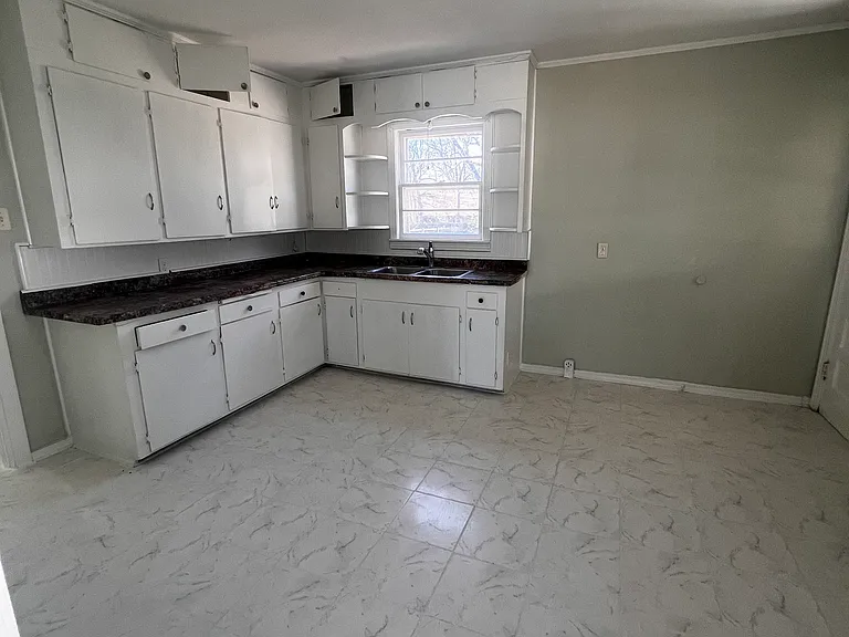 513 N Line St — Photo 9
