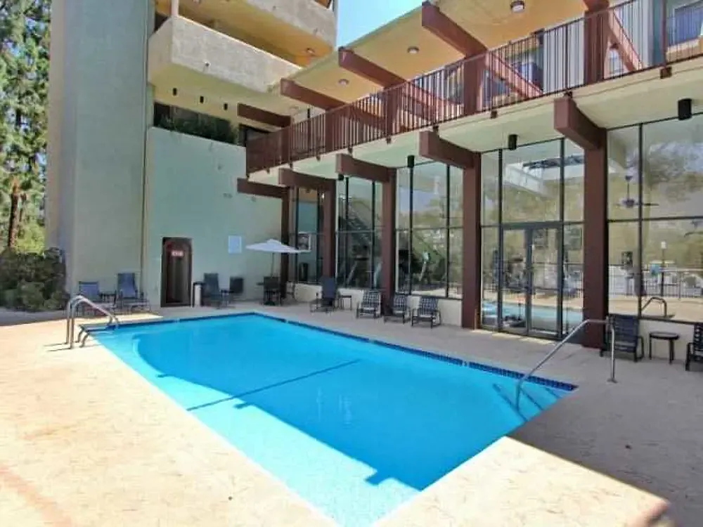 Azure Glendale — Photo 2