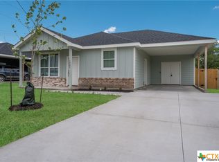 1063 Pine St, Seguin, TX 78155