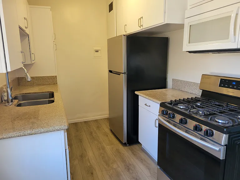 425 W Sierra Madre Blvd #E — Photo 5