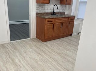 76 E 21st St #3B, Bayonne, NJ 07002