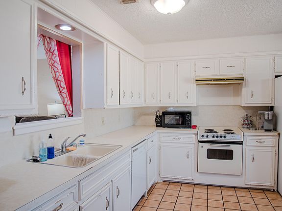2nd image of 1005 Huron Ave