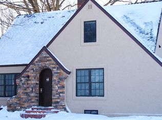 321 8th St NW, Minot, ND 58703