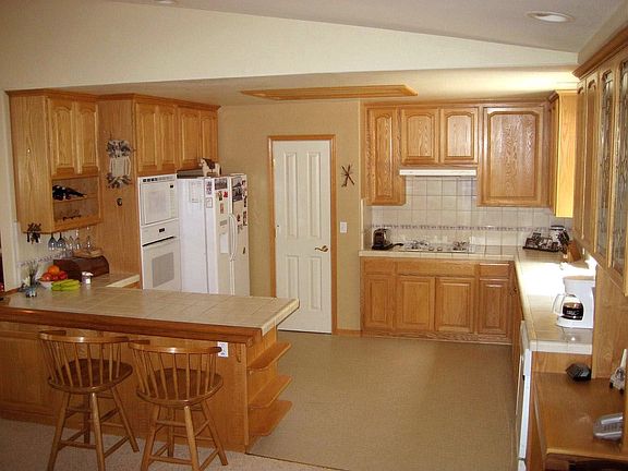 Spacious Kitchen with Pantry