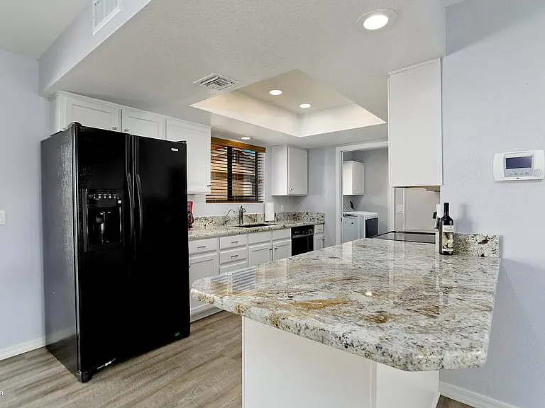 2557 Sunkentree Dr — Photo 11