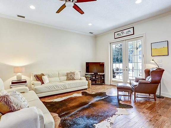 5th image of 1501 Lake Park Dr