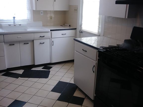 4th image of 203 Drexel Ave Floor 1