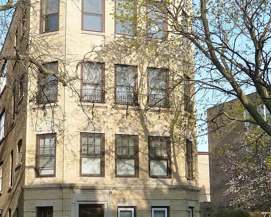 1st image of 7549 N Oakley Ave APT 1