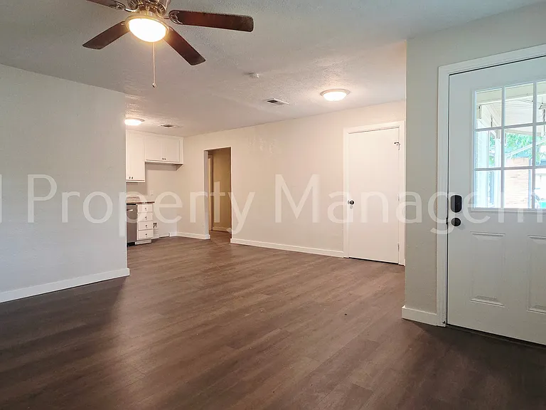 314 16th St W — Photo 9