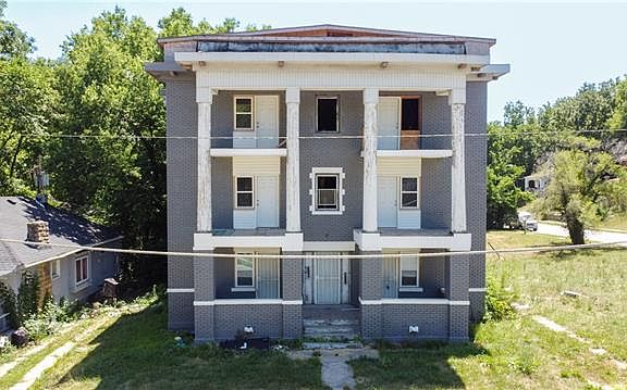 5th image of 2305 E 37th St