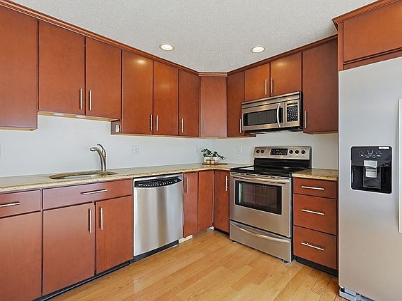 2nd image of 835 Mount Hope St Unit 5