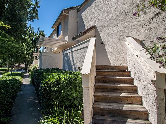3rd image of 3078 Swallows Nest Dr
