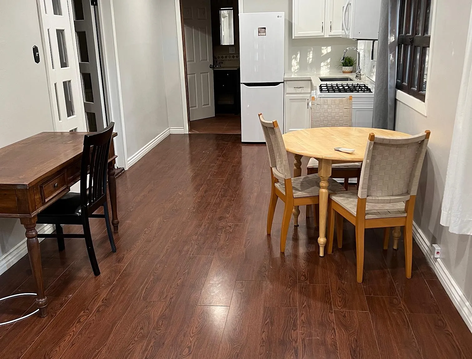 1431 Oak Street — Photo 3