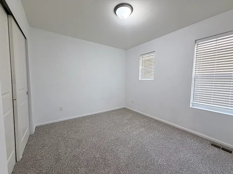 1517 S Dallas Cir — Photo 10