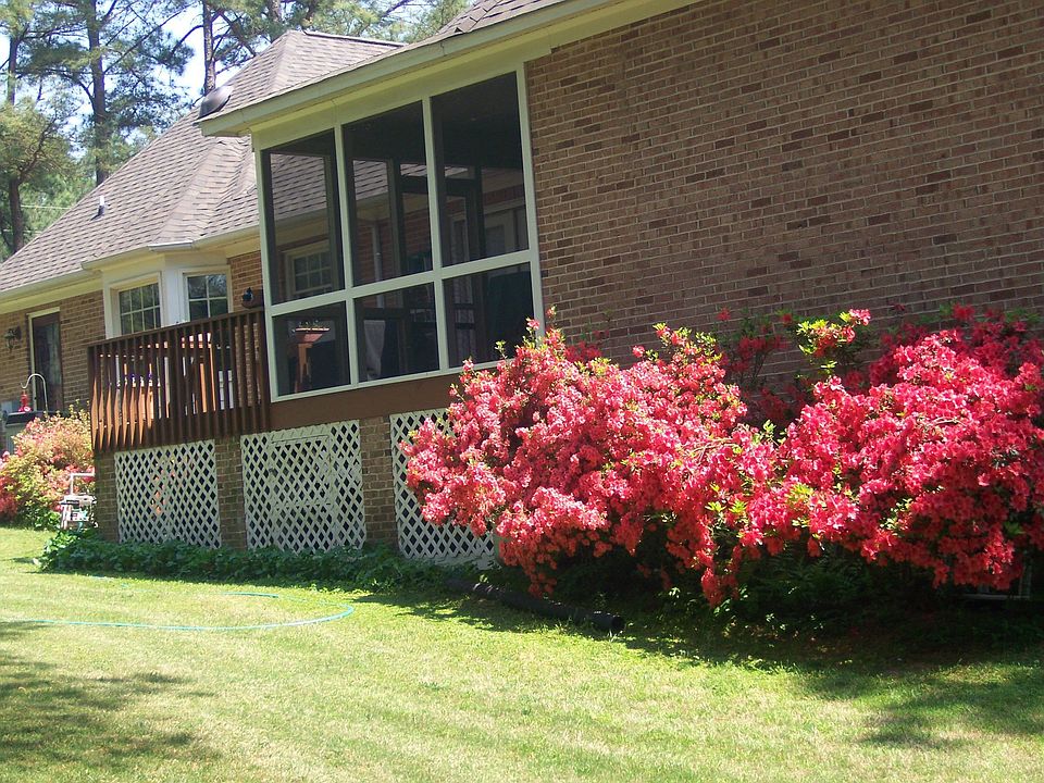 2nd image of 100 Cricket Hearth Rd