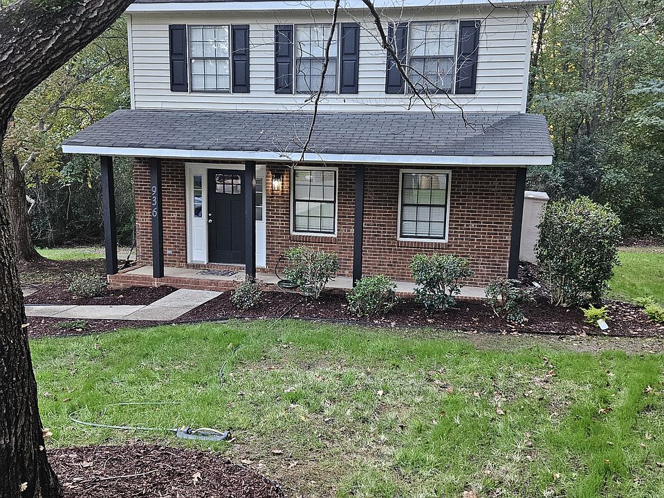 Front of house. Nice sized front yard. Covered porch.