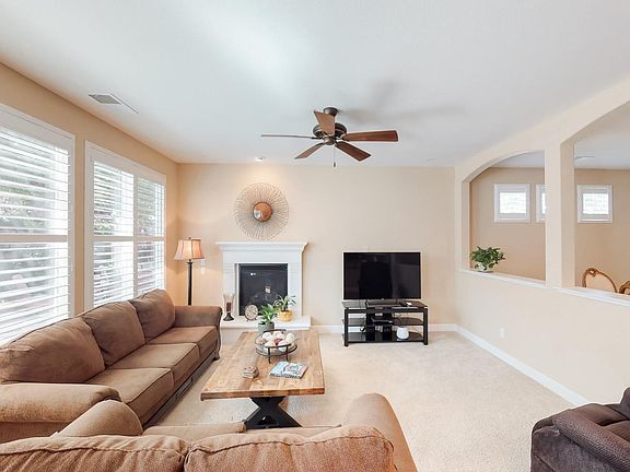 5th image of 1495 Regent Cir