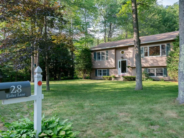 28 Eider Lane, Topsham, ME 04086
