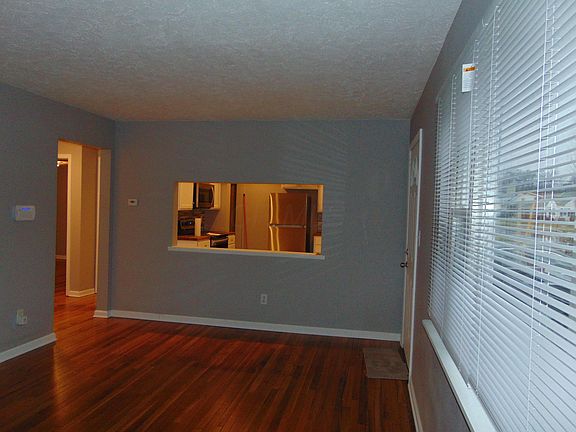4th image of 1931 Merryhill Dr