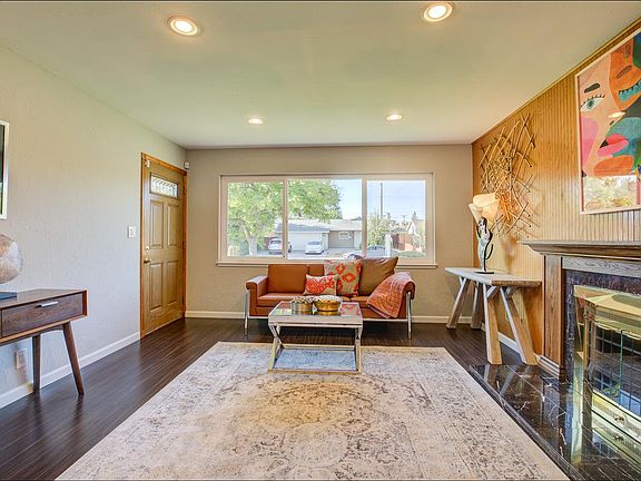 5th image of 1536 Santa Monica Ave