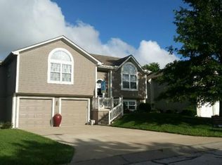 828 Meadowood Dr, Grain Valley, MO 64029