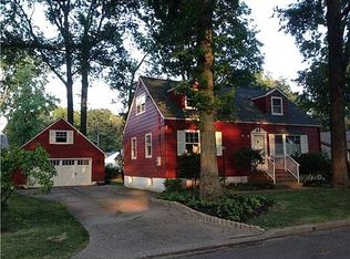 2 Clover Ave, Colonia, NJ 07067