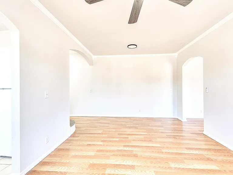 2240 E 17th Pl — Photo 11