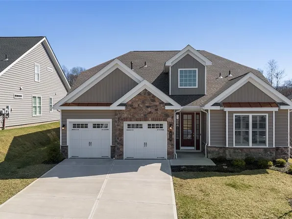 415 Freedom Dr, Gibsonia, PA 15044