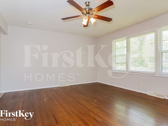 3rd image of 8305 E 110th St