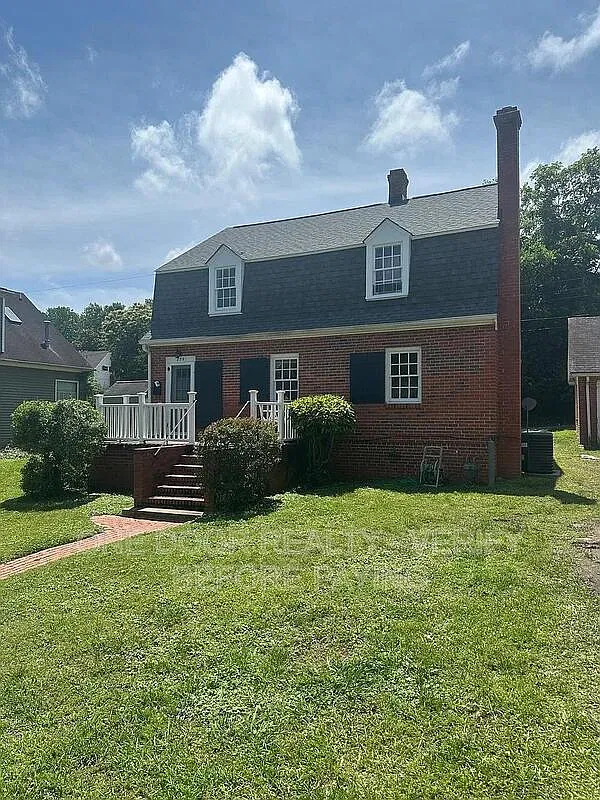 4 bed, 2.0 bath, 1680 sqft, $5,800 — Photo 1