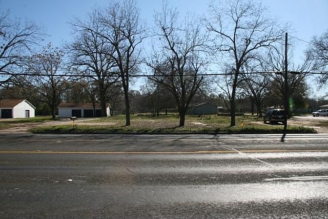 1st image of 414 E Royall Blvd