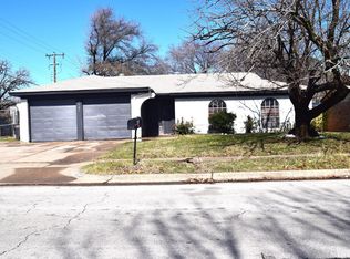 7501 Bermejo Rd, Fort Worth, TX 76112