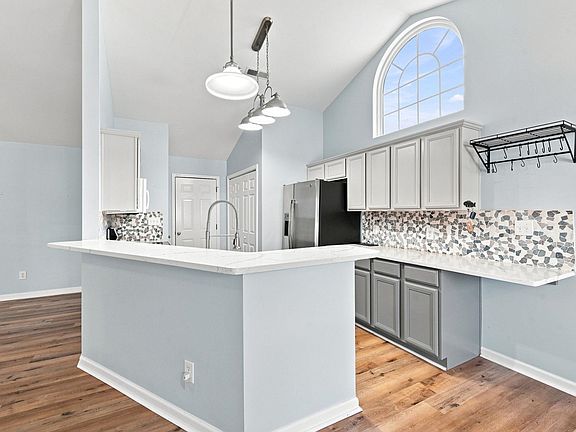 4th image of 201 Coldwater Circle