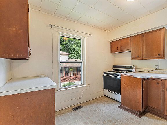 5th image of 436 E Washington St