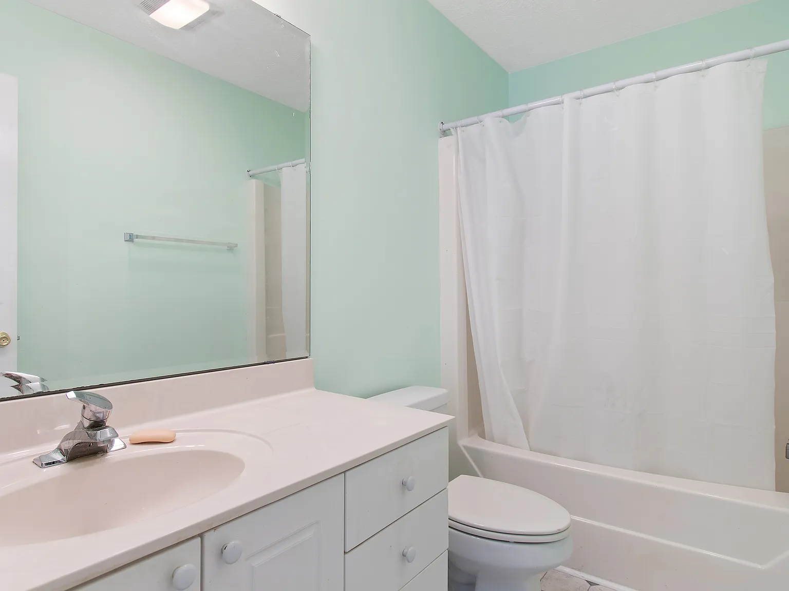 2 bed, 1104 sqft, $2,700 — Photo 2