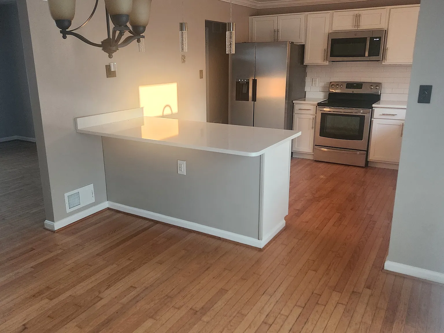 5 bed, 2246 sqft, $2,900 — Photo 3