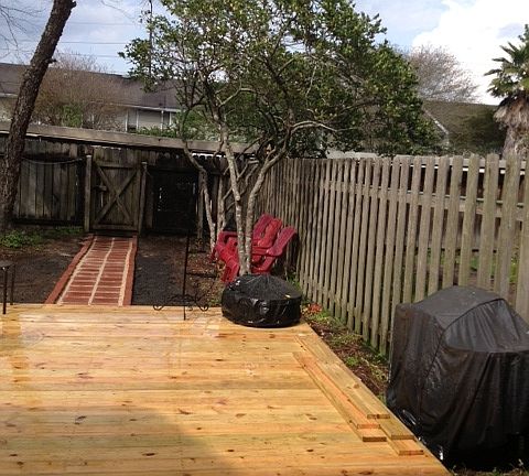 Deck/Fenced-In yard