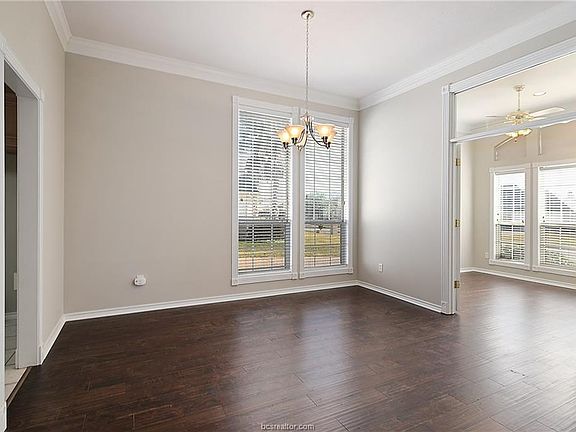 5th image of 803 Pine Valley Dr