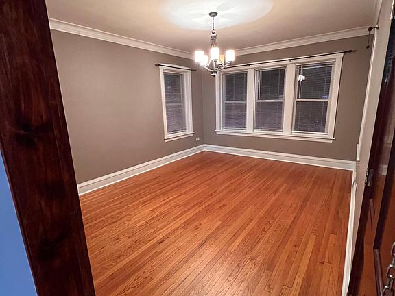 5th image of 3749 N Sacramento Ave #1