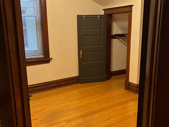 3rd image of 3652 N Janssen Ave APT 1F