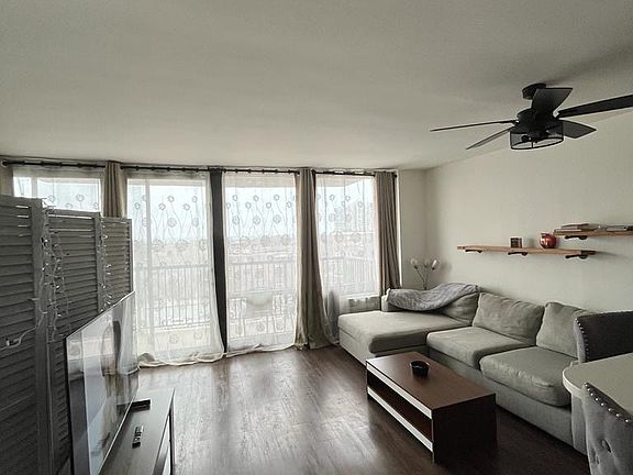 5th image of 2605 S Indiana Ave Unit 606
