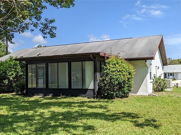 4th image of 1653 Caledonia Cir