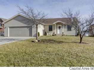 4 Spencer Dr, Edinburg, IL 62531