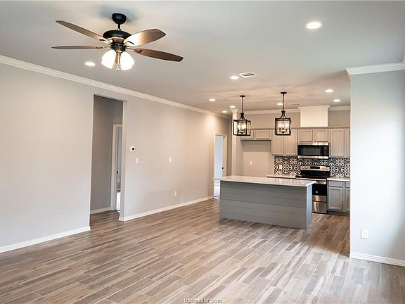 3rd image of 1206 Military Dr