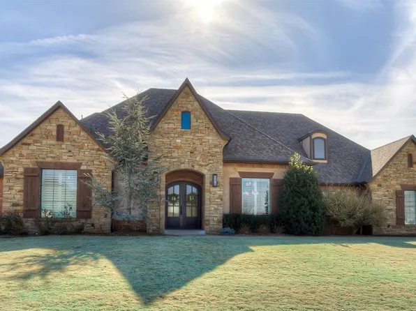 520 Country Club Dr, Edmond, OK 73025